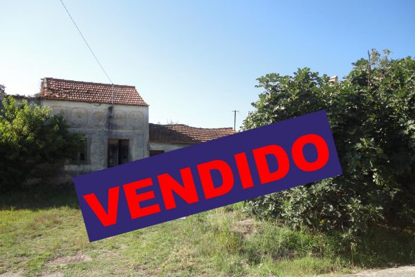 Casa com terreno de 1655m2 - Alhadas (VENDIDO)